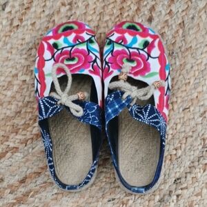 Newchic Red Flower Backless Butterfly🦋Knot Flat Boho Embroidered Shoes. Size 9